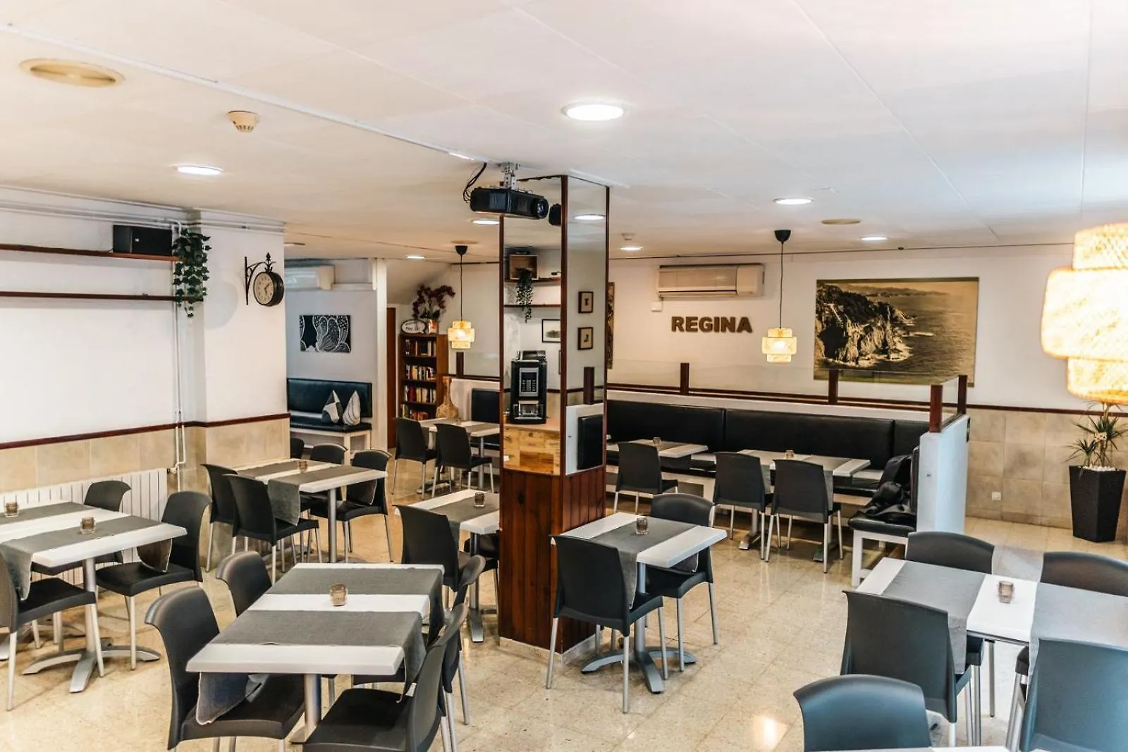Hostal Regina Blanes Guest house